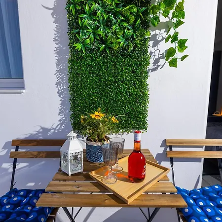 Aegean Blue - Stylish Central Escape * Rétino